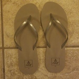 Reef size 8 Flip Flops